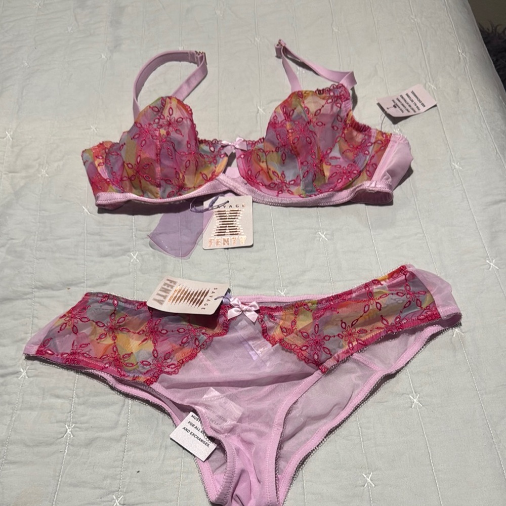 Savage X Fenty Pink Floral Mesh set bra 40c and panty 1x .